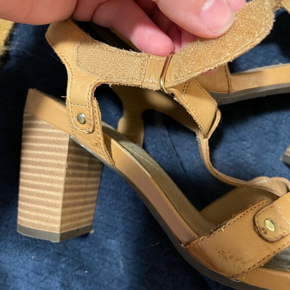 Tan Strappy Clarks Heels - Picture 5 of 8